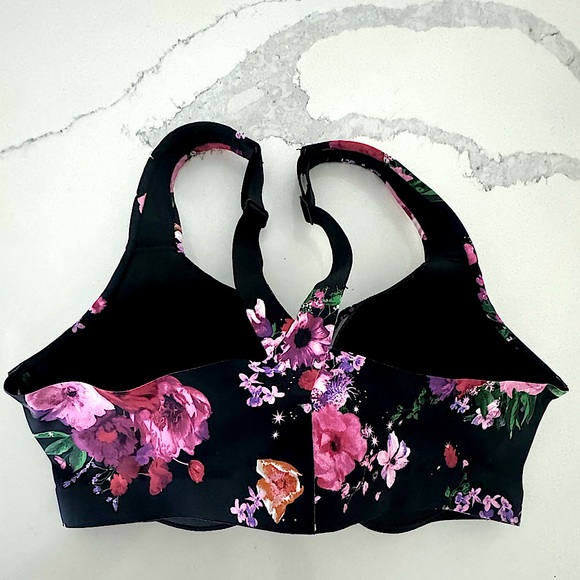 Victoria’s Secret - Knockout Front-Close 2.0 Sports Bra - Buy 2, Get 3rd Free - Picture 5 of 8